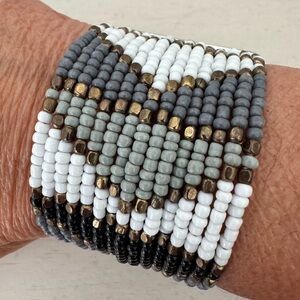 Tommy Bahama Silver and Gray Beaded Bracelet